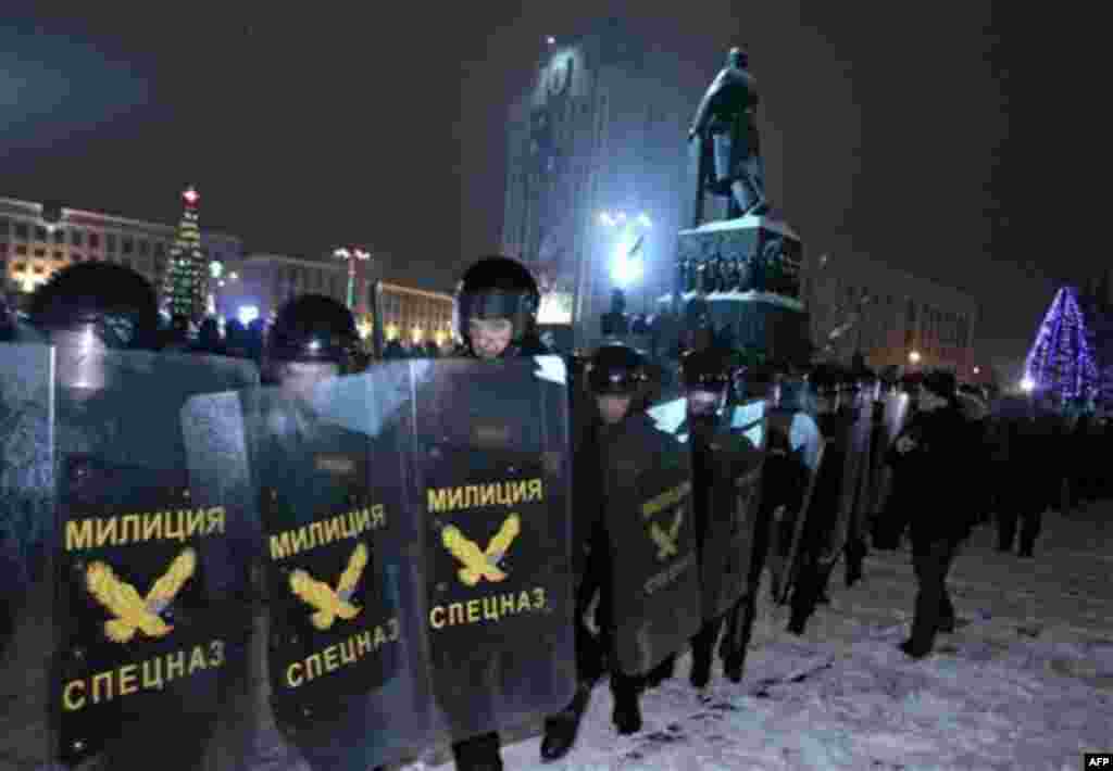 Riot police officers block the square near the goverment building during a oppositoin rally in Minsk, Belarus, early Monday, Dec. 20, 2010. Thousands of opposition supporters in Belarus tried to storm the main government building to protest what the oppos