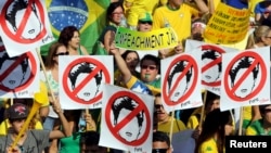 Demonstrators attend a protest against Brazil's President Dilma Rousseff, part of nationwide protests calling for her impeachment, in Sao Paulo's financial center, August 16, 2015.