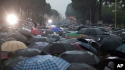 Opozita, marshim proteste në Tiranë
