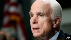 រូបឯកសារ៖ លោក John McCain សមាជិក​ព្រឹទ្ធសភា និង​ជា​ប្រធាន​គណៈកម្មាធិការ​សេវាកម្ម​យោធា​នៅ​ព្រឹទ្ធសភា។ លោក​ត្រូវ​បាន​គេ​រក​ឃើញ​ថា​មាន​ជំងឺ​មហារីក​ខួរ​ក្បាល។