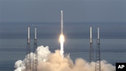 The SpaceX Falcon 9 test rocket lifts off from complex 40 at the Cape Canaveral Air Force Station in Cape Canaveral, Fla., Friday, June 4, 2010. The rocket is carrying a mock-up of the company's spacecraft, named Dragon.