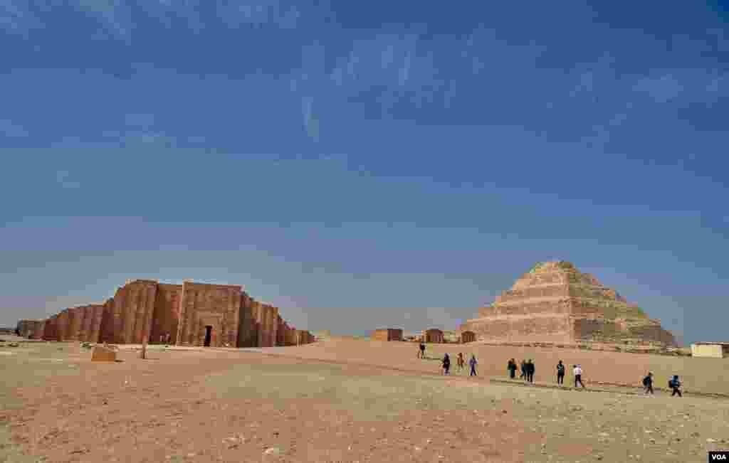 The Step Pyramid is the highlight of Saqqara&#39;s monuments. It&#39;s the oldest monumental stone building in history and Egypt&#39;s oldest pyramid. It was commissioned by Djoser (c.2648-2667 BC), the second king of the Third Dynasty. (H. Elrasam/VOA)