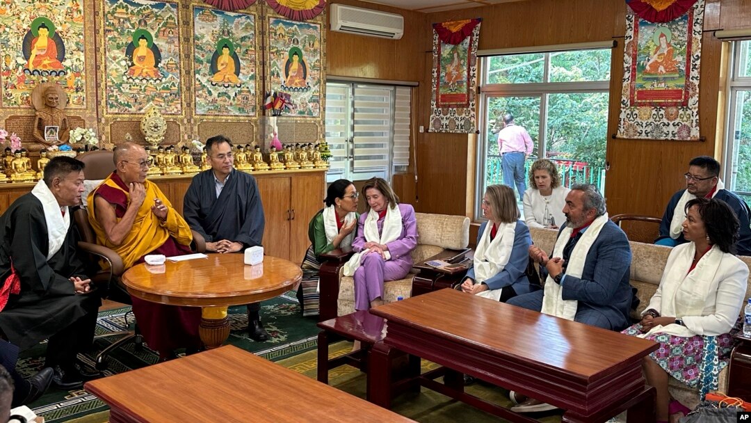 Una delegación del Congreso de EEUU, encabezada por el representante Michael McCaul, se reunió con el dalái lama, en Dharamshala, India, el 19 de junio de 2024.