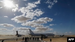 Avioni koji prevoze pomoć za Gazuu na aerodromu u Egiptu (Foto: Khaled DESOUKI / AFP)