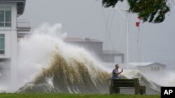 Në Nju Orleans, përgjatë bregut të Liqenit Pontchartrain