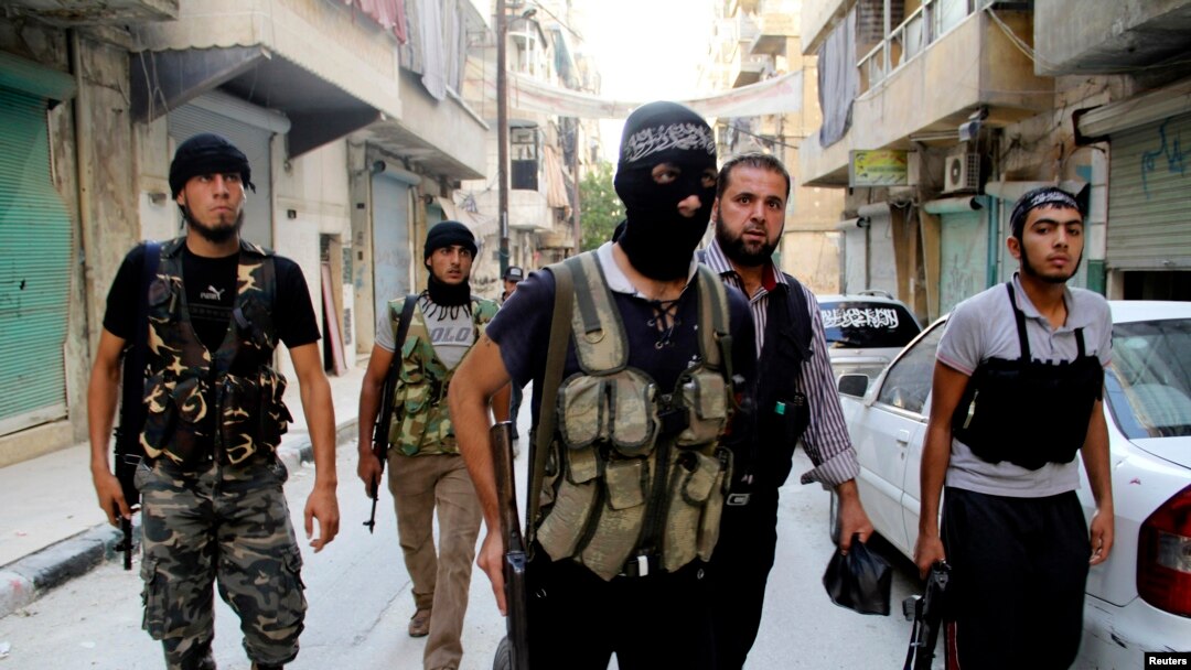Tentara pemberontak Suriah mendapat bantuan dari kelompok Taliban Pakistan yang bergabung untuk menjatuhkan Presiden Bashar al-Assad (foto: dok). 