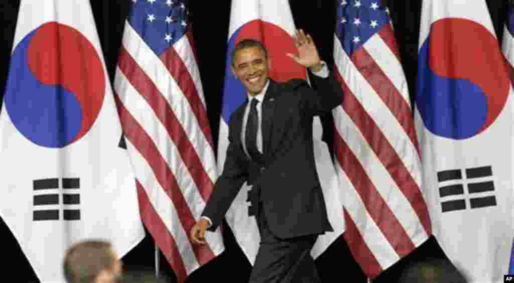 U.S. President Barack Obama arrives to speak at Hankuk University in Seoul, South Korea, Monday, March 26, 2012. (AP Photo/Susan Walsh)