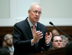 FILE - Attorney Kenneth Starr speaks during arguments before the California Supreme Court in San Francisco, California, March 5, 2009.