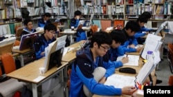 FILE - Students retaking college entrance exams attend class at Deung Yong Moon Boarding School in Kwangju, 40 kilometers (25 miles) southeast of Seoul, Oct. 30, 2012. Operators of the ACT college entrance exam on Saturday canceled the test for South Korea and Hong Kong.