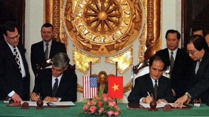 Vào ngày 7/4/1997, Bộ trưởng Bộ Tài chính Việt Nam Nguyễn Sinh Hùng và Bộ trưởng Tài chính Mỹ Robert Rubin ký thỏa thuận tại Hà Nội về việc Việt Nam trả lại khoản nợ 145 triệu đôla của chính quyền Việt Nam Cộng hòa như một điều kiện để xúc tiến ngoại giao.