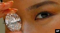 Viên kim cương 118 carat.