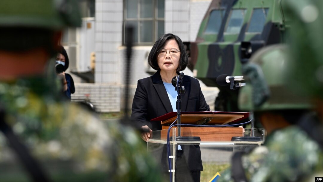 Presiden Taiwan, Tsai Ing-wen di Pangkalan Militer Taiwan di Tainan, 9 April 2020. (foto: dok).