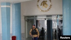 مهاجمان انتحاری طالبان شنبه شب به هتل اینترکنتیننتال در شهر کابل حمله کردند، که حدود ۱۳ ساعت طول کشید و ۲۲ کشته بر جای گذاشت.