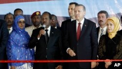 Madaxweynaha Turkey oo xadhiga ka jaraya terminaalka cusub ee garoonka Muqdisho.