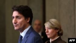 នាយករដ្ឋមន្រ្តីកាណាដា លោក Justin Trudeau ថ្លែងក្នុងសន្និសីទសារព័ត៌មានអំពីពន្ធថ្មីរបស់សហរដ្ឋអាមេរិកលើការនាំចេញពីប្រទេសកាណាដានៅថ្ងៃទី៤ ខែមីនា ឆ្នាំ២០២៥ នៅលើវិមានសភាក្នុងទីក្រុង Ottawa ។