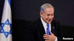 waziri mkuu wa Israel Benjamin Netanyahu akiwa nje ya makao makuu ya chama chake cha Likud, mjini Jerusalem. Nov 2, 2022