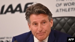 Le président de l'IAAF Sebastian Coe lors d'une conférence de presse à Doha, Qatar le 25 septembre 2019. 