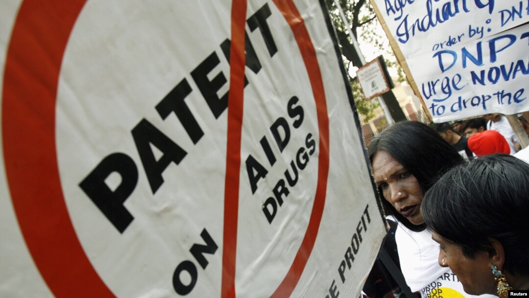 Protes terhadap pematenan obat AIDS, sesuatu yang akan terjadi jika perusahaan farmasi Novartis memenangkan kasus di India. (Foto: Dok)