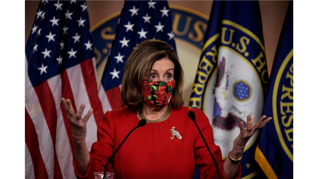 WASHINGTON, DC ngày 20/12/2020. Chủ tịch Hạ viện Nancy Pelosi (D-CA) phát biểu tại cuộc họp báo ở Điện Capitol.