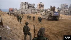 Foto yang dirilis militer Israel pada 2 Januari 2024 menunjukkan tentara Israel beroperasi di Jalur Gaza di tengah berlanjutnya pertempuran antara Israel dan kelompok militan Palestina Hamas.