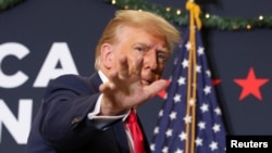 El expresidente de EEUU, Donald Trump, durante un mitin de campaña, en Waterloo, Iowa, el 19 de diciembre de 2023, previo al comienzo del proceso de primarias del Partido Republicano el próximo mes de enero.