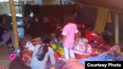 Tenda pengungsian keluarga Budi Wicaksono di Bayan, Lombok Utara. foto Budi Wicaksono. (Foto courtesy: Budi Wicaksono)