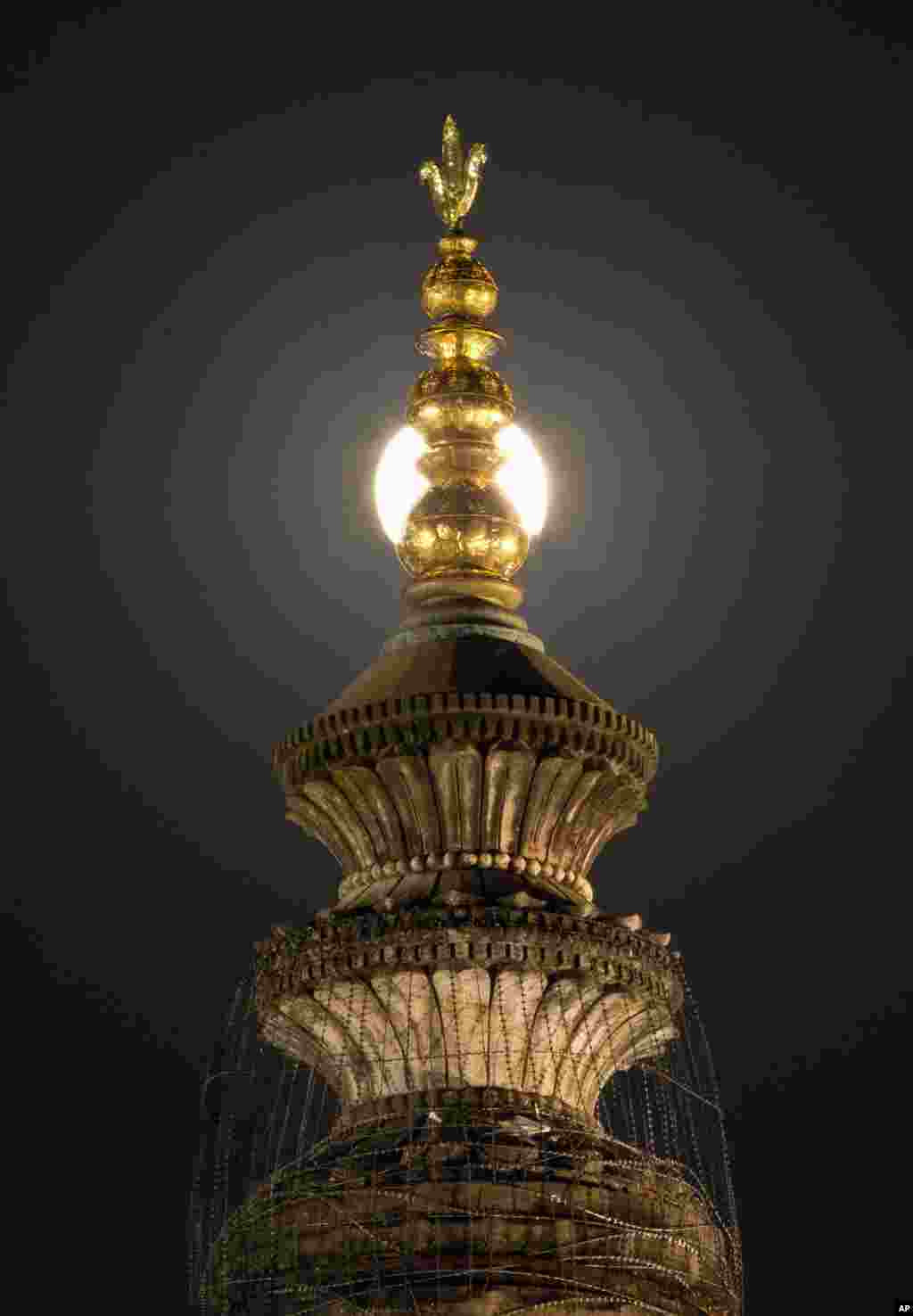 ابرماه ۲۰۱۶ در گواتی، هند