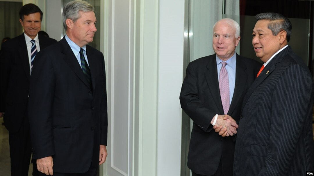 Presiden Susilo Bambang Yudhoyono hari Selasa (12/8) menerima kunjungan Senator AS John McCain di Kantor Presiden di Jakarta (foto courtesy: Sekretariat Kabinet RI). 