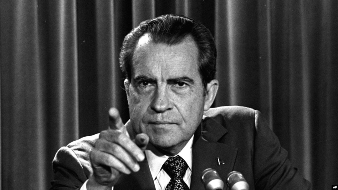 Dalam arsip foto 15 Maret 1973, Presiden Nixon berbicara di konferensi pers di Gedung Putih. Ia mengatakan bahwa tidak akan membiarkan penasihat hukumnya John Dean untuk memberi kesaksian di Capitol Hill dalam rangka penyelidikan kasus Watergate. (Foto:dok)