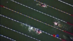 ရေခဲမှတ်အောက်မှာ ရေကူးကြသူတွေ၊ ဥတ္တရအလင်းရောင်အောက် ဂေါက်ရိုက်ကြသူများ