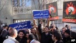 تصویر اعتراض حامیان جمهوری اسلامی به اعدام شیخ شیعه در عربستان - ۳ ژانویه ۲۰۱۶