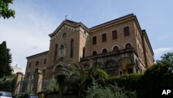 Una vista de un antiguo monasterio en Roma, el lunes 29 de mayo de 2023, en una tranquila calle residencial, adquirido por el Vaticano en 2021 como residencia para monjas extranjeras, ahora está vacío, una víctima colateral de un nuevo escándalo financiero en la Santa Sede.