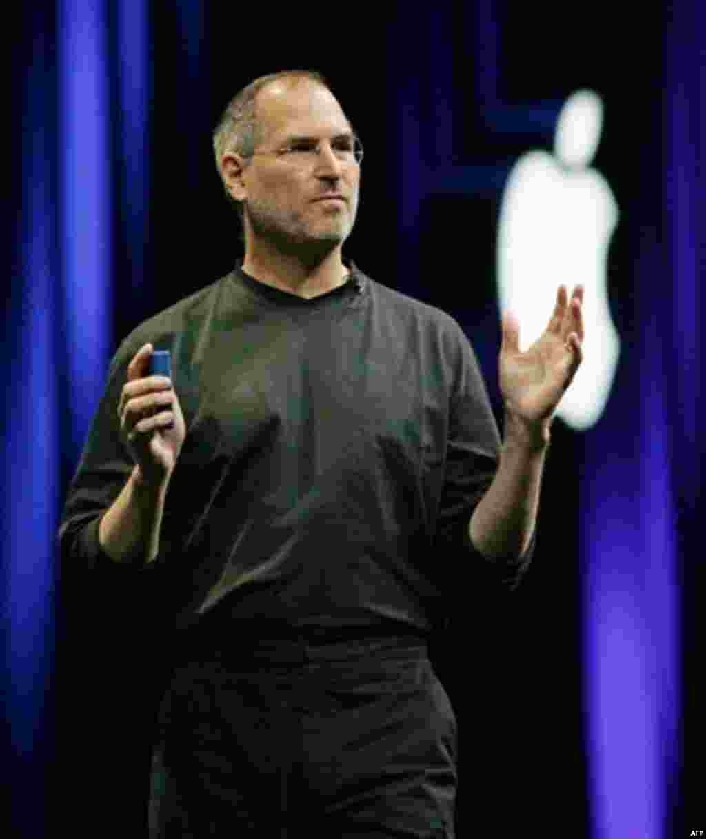 Apple Computer Inc. CEO Steve Jobs announces it will discontinue using microprocessor chips made by IBM in favor of Intel chips at Apples Worldwide Developers Conference in San Francisco, Monday, June 6, 2005. Apple . (AP Photo/Paul Sakuma)