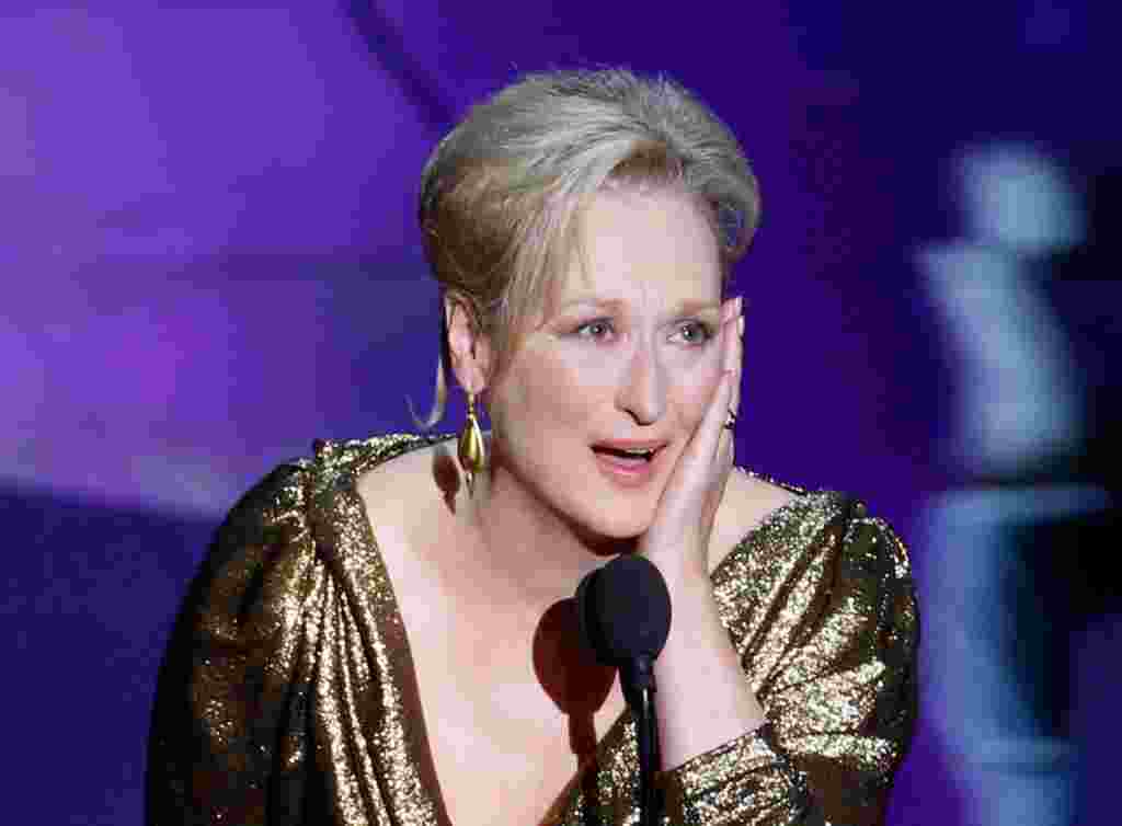 Aktris Meryl Streep meraih Aktris Terbaik Oscar untuk perannya sebagai PM Inggris Margaret Thatcher dalam "The Iron Lady" (AP).