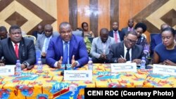 Le président de la CENI Corneille Nangaa, deuxième à gauche, lors du démarrage de l’audit du fichier électoral à Kinshasa, RDC, 9 mai 2018. (CENI RDC)