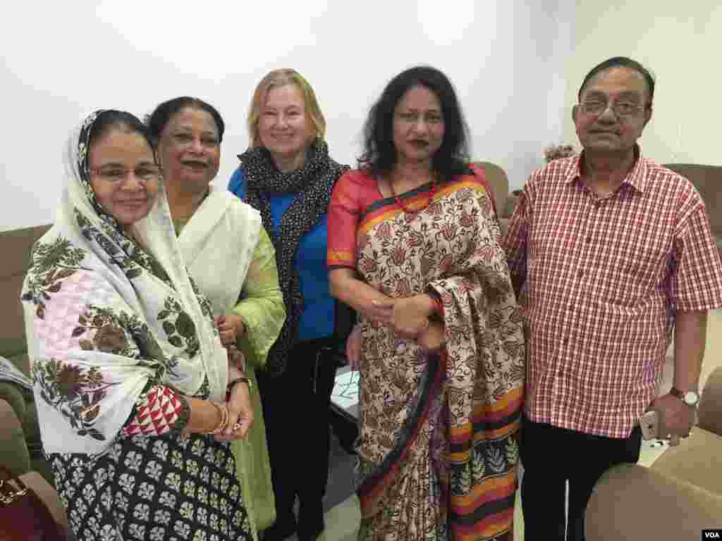 Bangladeshi journalists and VOA fans see Amanda off at Cox’s Bazar airport as she departs for Dhaka.