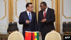 PM Ethiopia Hailemariam Desalegn (kanan) menerima PM China Li Keqiang di Addis Ababa, Minggu (4/5). 