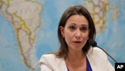 Líder de oposición venezolana María Corina Machado impedida de postularse a elecciones legislativas