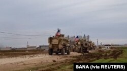 Konvoi kendaraan militer AS di Desa Khirbet Amo dekat Qamishli, Suriah, 12 Februari 2020. (Foto: SANA via Reuters)