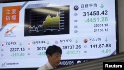 Un monitor muestra el índice Nikkei de Japón, que ha tenido una caída récord en el precio de cierre, en la Bolsa de Valores de Nagoya, en Nagoya, Japón, el 5 de agosto de 2024.