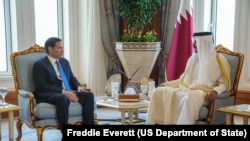  د امریکا د بهرنیو چارو وزیر مارکو روبیو د قطر له امیر شیخ تمیم بن حمد آل ثاني سره وکتل.