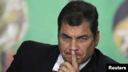 El presidente de Ecuador, Rafael Correa, se reunió este lunes a puerta cerrada con su embajadora en Londres, Ana Albán, llamada a consultas sobre el caso Assange.