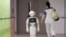 Humanoidni robot, koji dočekuje pacijente i posjetioce u Belgiji (Foto: Reuters/Francois Lenoir)