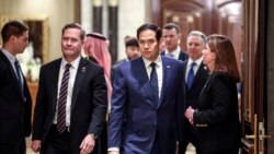 Menteri Luar Negeri AS Marco Rubio, Penasihat Keamanan Nasional AS Mike Waltz, dan utusan AS untuk Timur Tengah Steve Witkoff di Istana Diriyah, di Riyadh, Arab Saudi, Selasa, 18 Februari 2025. (Evelyn Hockstein/Pool Photo via AP)