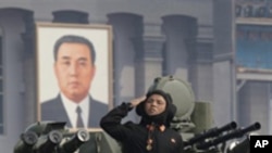 북한 노동당 65주년 기념 군사 행진