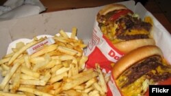 A new study suggests some fast food packaging materials contain potentially harmful chemicals. (Flickr)