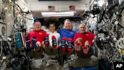 Uluslararası Uzay İstasyonu'nda bulunan NASA astronotları Butch Wilmore, Suni Williams, Nick Hague ve Don Pettit, ABD'de başkanlık seçimlerinin yapıldığı 5 Kasım'da Amerika temalı çoraplarla poz vermişti.