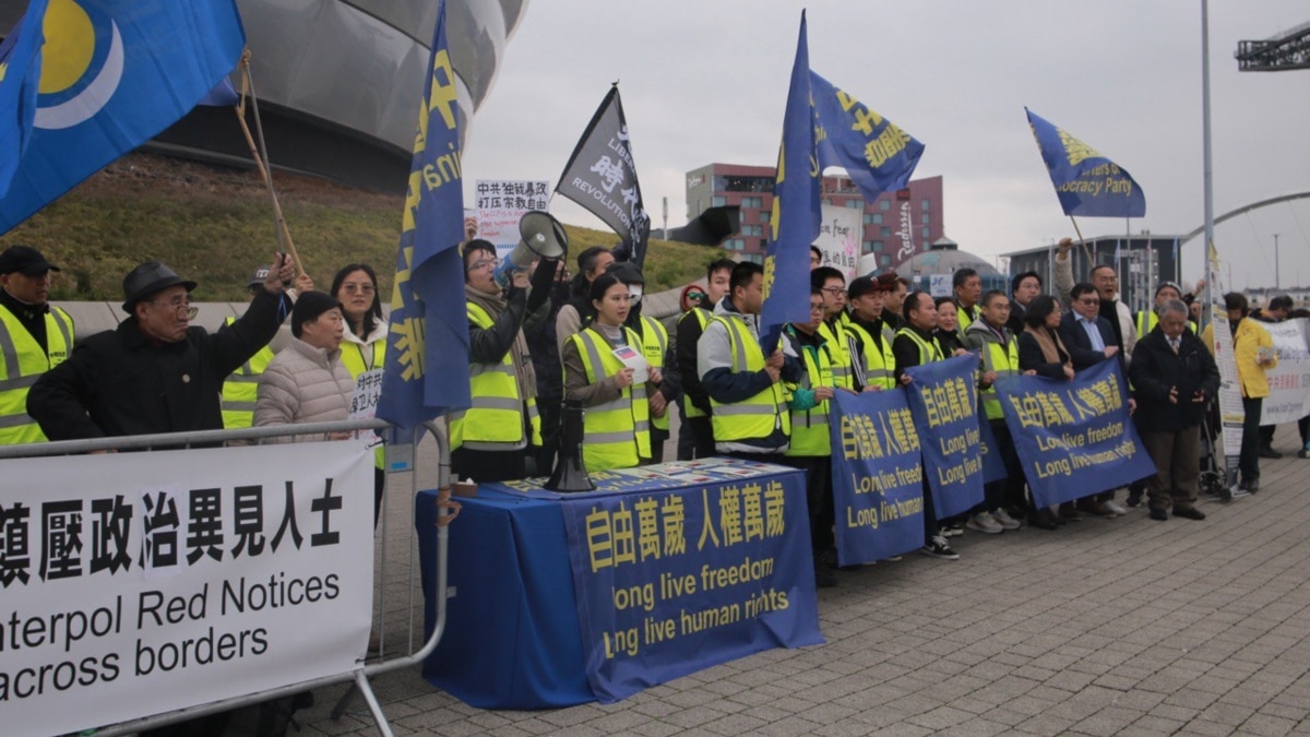 异议人士抗议中国利用国际刑警进行跨国镇压