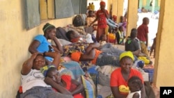 Nigeria refugees rest after being deported by Niger troops arrive in Gaidam, Nigeria, May 6, 2015. 