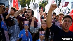 Des membres de l'Union nationaliste des jeunes en Turquie, le 15 novembre 2015.